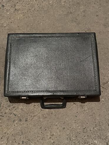 Портфель-дипломат винтажный, жёсткий СССР - Материал: искусственная at lalafo.kg Портфель-дипломат винтажный, жёсткий СССР - Материал: искусственная