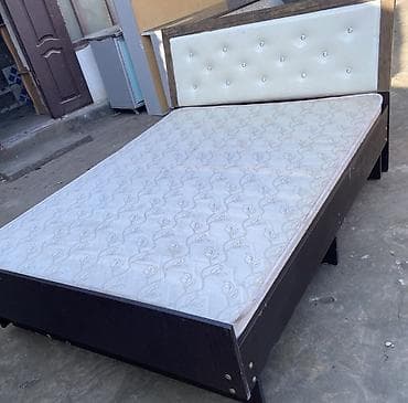 шкаф тумба: Спальный гарнитур: двуспальная кровать с матрасом и выдвижными ящиками — 2