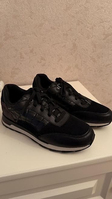 Кроссовки, 38.5, Geox, Б/у, цвет - Черный, Самовывоз
