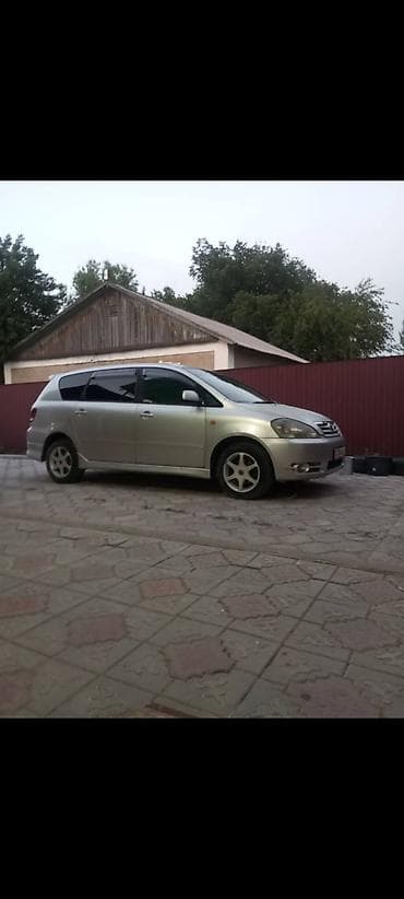 Toyota Ipsum: 2001 г., 2.4 л, Автомат, Бензин, Минивэн