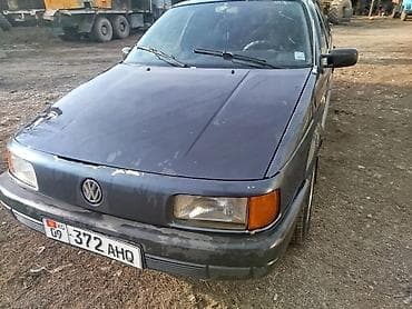 kia stonic: Volkswagen Passat: 1990 г., 1.8 л, Механика, Бензин, Седан — 1