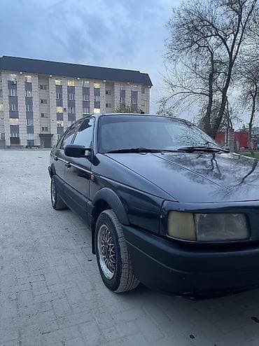 бир: Volkswagen Passat: 1992 г., 1.8 л, Кол менен иштөөчү, Бензин, Седан — 3
