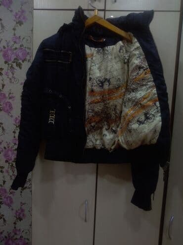 куртка рубашка: Продается молодежная женская легкая курточка.Цвет черный.Б/у, но — 3