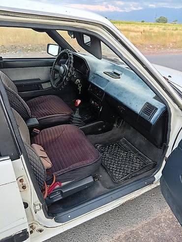 changan cs55: Mazda 626: 1986 г., 2 л, Механика, Бензин, Седан — 10