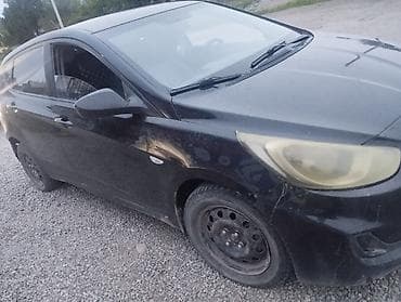 арзан машине: Hyundai Solaris: 2011 г., 1.4 л, Кол менен иштөөчү, Бензин, Хетчбек — 4