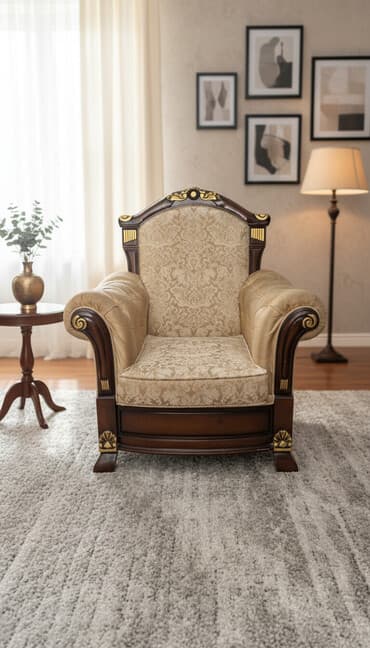 стулы бу: Классическое кресло с резным деревянным каркасом и позолоченными — 1