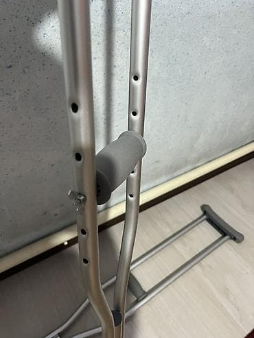 костыли купить бу: Подмышечные костыли (пара), алюминиевые, регулируемые. Особенности: - — 2