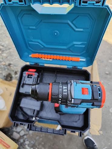 Аккумуляторная дрель‑шуруповёрт в кейсе Комплектация: - — 2