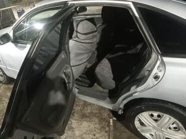 домкрат мазда: Mazda Cronos: 1992 г., Седан — 6