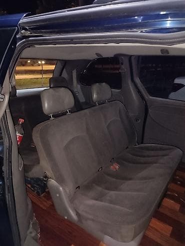 7 местные: Chrysler Voyager: 2001 г., 2.4 л, Автомат, Бензин, Минивэн — 6