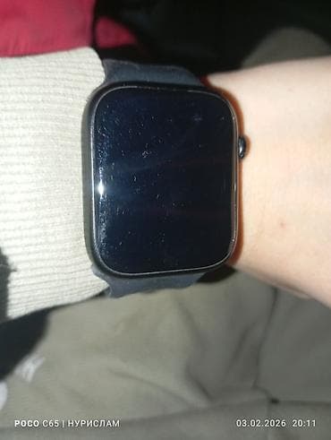 Apple Watch: Смарт-часы с прямоугольным сенсорным экраном и одной боковой кнопкой — 1