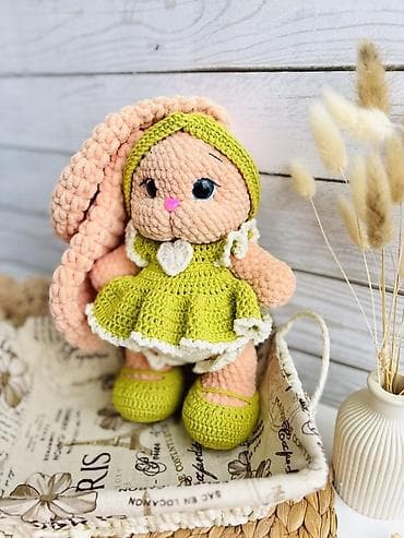 Балдар дүйнөсү: Вязаная игрушка «Зайка» Очаровательная зайка с выразительными — 2