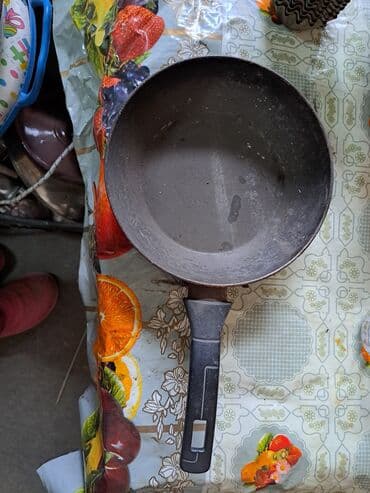 кухонный разделочный стол: Продаю посуду разную. Тарелки по 80 сом пялушки по 40 сом термос — 14