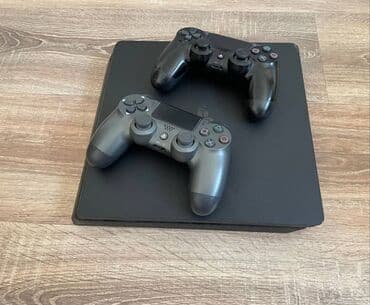 Продаю Sony Playstation 4 slim в хорошем состоянии, два джойстика. в