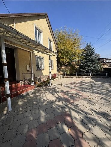 🏡 Продаётся добротный и уютный 2-этажный дом в Рабочем городке! 📐 147 at lalafo.kg 🏡 Продаётся добротный и уютный 2-этажный дом в Рабочем городке! 📐 147