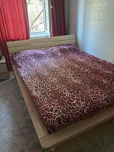 sofa bed: Двуспальная кровать, Б/у, Каркас без матраса, длина - 200 см — 1