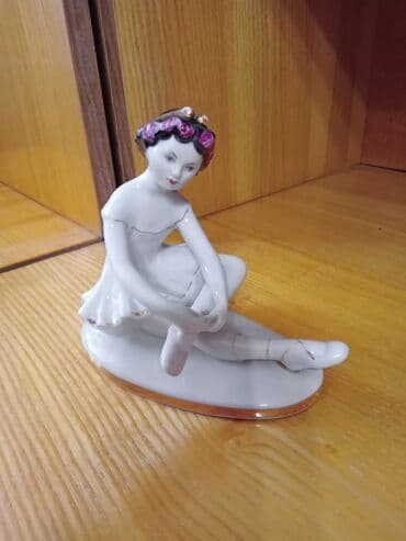 продаю медали: Фарфоровые Статуэтки ЛФЗ Лось - 1500 сом Пушкин- 1500 сом сломано — 3