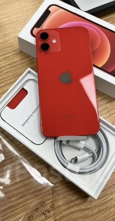 IPhone 12 (PRODUCT)RED - Яркий корпус (PRODUCT)RED с логотипом Apple