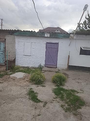 Продаётся кв барачного типа из 3х комнат.Имеется вода Аристон.Газовая