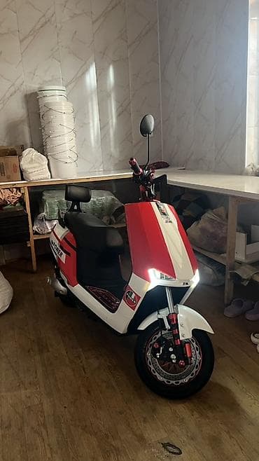 взрослый электрокар: Электроскутер (красно‑белый) в спортивном стиле - Электропривод — 6