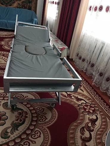Медицинская мебель: Функциональная медицинская кровать на колесах - Прочная металлическая — 2