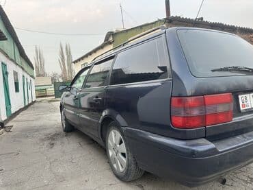 очень срочно продам авто: Продаю пассат б4 универсал темно‑синего цвета.год 1995 об 1.8 — 9