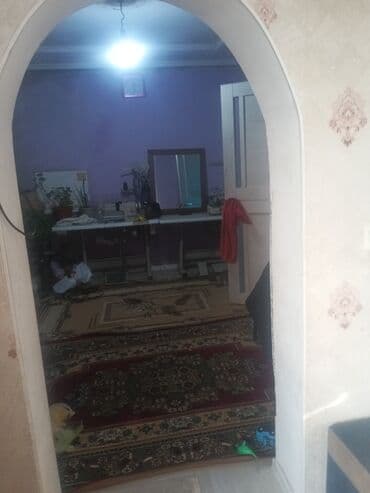 3комнатный дом: Просторная комната с ремонтом и мебелью. - Площадь: большая — 5