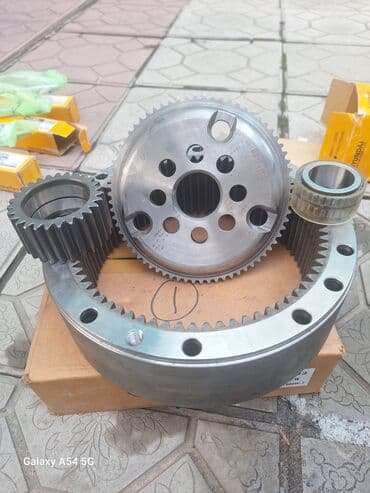 Запчасти на Экскаватор ХУНДАЙ 1400 редуктор хода бортовой и шестерня