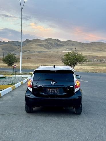 тойота приус с: Toyota Prius C: 2016 г., 1.5 л, Гибрид, Хэтчбэк — 8
