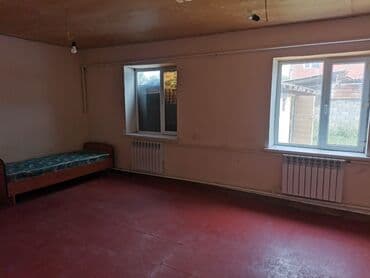 кара жыгач продаю дом: Продается одноэтажный дом. Внутри дома имеются комнаты с окнами — 1