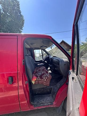 Ford Transit: 2002 г., 2 л, Дизель, Фургон — 4