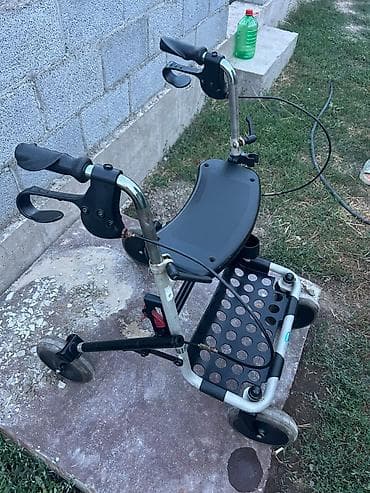 Медтовары: Роллатор Invacare Rea P452E/3 - Тип: четырехколесный ходунок с — 6