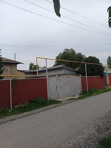 Продается дом три спальни, гостиная. Природный газ, три фазы. участок — 2