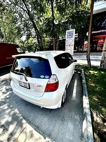 габарит: Honda Fit: 2005 г., 1.5 л, Автомат, Бензин, Хэтчбэк — 4