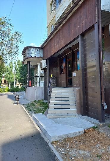Недвижимость: Аренда офисов, 48 м², В жилом комплексе, 1 линия, С отдельным входом, С отдельным сан узлом — 2
