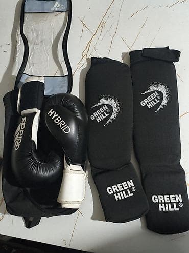 Охота и рыбалка: Набор экипировки для единоборств: - Боксерские перчатки adidas HYBRID — 1