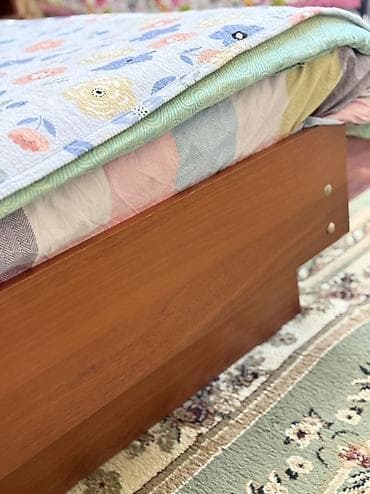 спальный мишок: Двуспальная кровать с прикроватными тумбами и шкафом-купе (на фото — 3