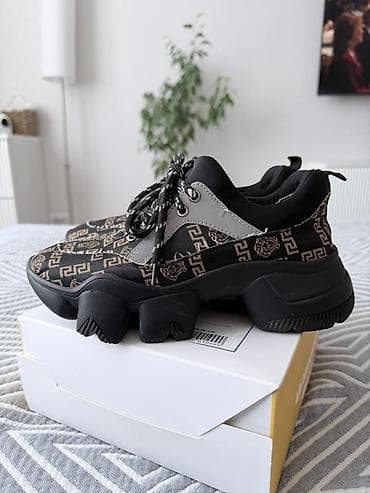 версаче: Кроссовки, 35, 35.5, 36, Versace, Б/у, цвет - Черный, Самовывоз, Платная доставка — 2