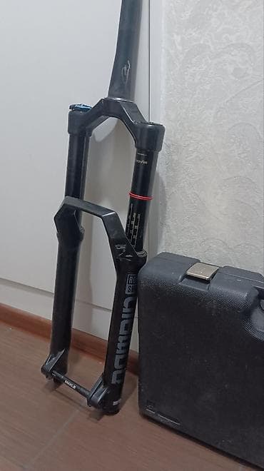 велосипеы: Rockshox domain b1 вилка воздушная Рокшокс домейн Колесо 27.5(можно — 1
