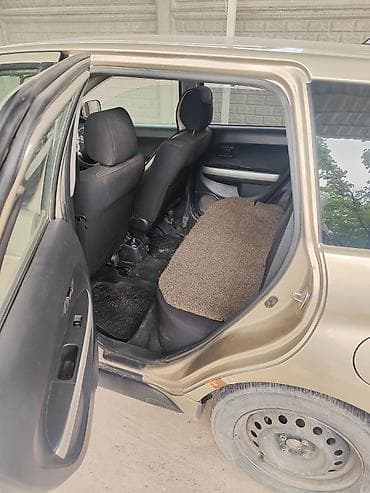 100: Toyota Ist: 2003 г., 1.5 л, Автомат, Бензин, Хэтчбэк — 2