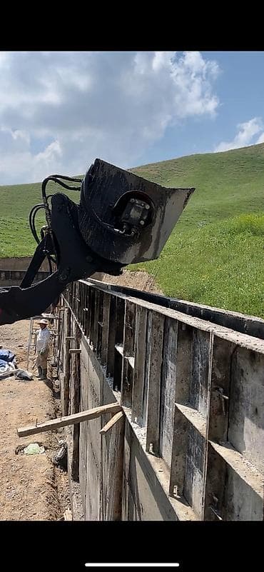 бетонные работа: > Бетон куюп беребиз! > 🚜 Погрузчик + Миксер+ Кара > 📍 Ош — 6