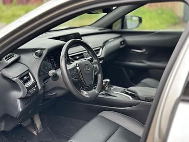 Продажа авто: Lexus UX: 2019 г., 2 л, Вариатор, Гибрид, Внедорожник — 8