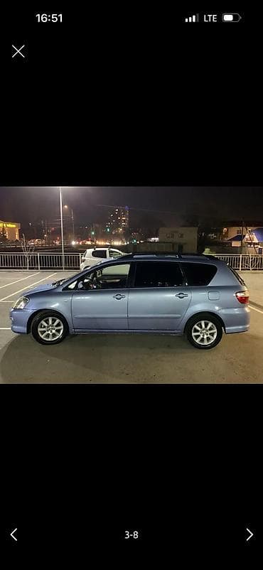 transporter multivan: Toyota Avensis Verso: 2004 г., 2 л, Механика, Бензин, Минивэн — 4