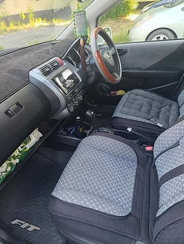 Продажа авто: Honda Fit: 2002 г., 1.3 л, Вариатор, Бензин, Хэтчбэк — 5