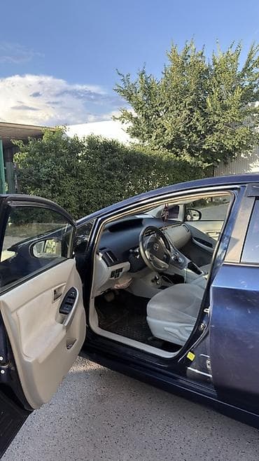 8: Toyota Prius: 2015 г., 1.8 л, Автомат, Гибрид, Хэтчбэк — 7