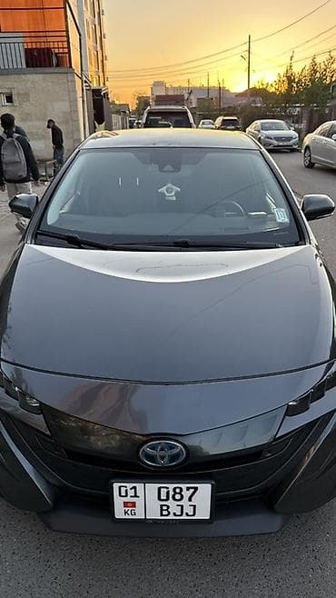 Транспорт: Toyota Prius: 2017 г., 1.8 л, Вариатор, Гибрид, Хетчбек — 4