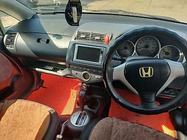 Honda Fit: 2006 г., 1.3 л, Автомат, Бензин, Хэтчбэк — 4