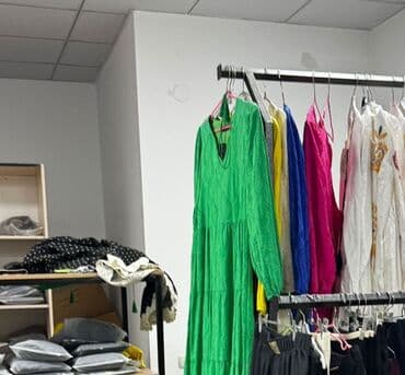 сдаю дом с магазином: Ахунбаева\ Чортекова Продается бизнес- магазин женской одежды — 1