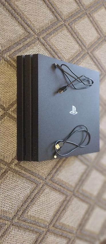 детские приставки playstation 4 pro: PlayStation 4 Pro в хорошем состоянии (черная консоль) + комплект — 4
