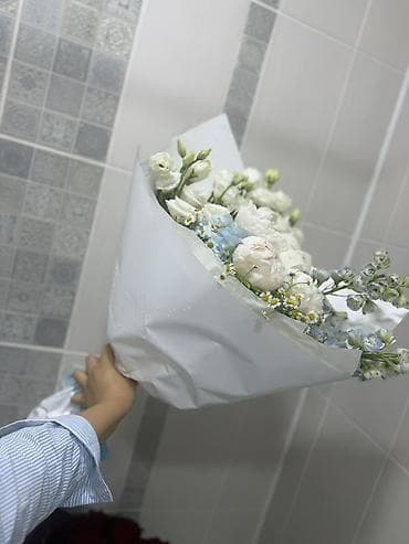 живой цветы: 5 разных букетов свежие получено час назад . Цену обсудим — 6
